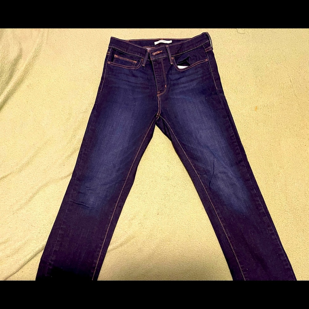 Levi Women's Slimming Skinny Jeans